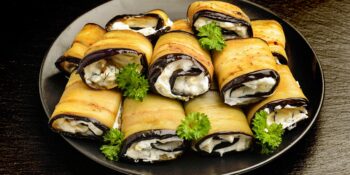 Fatias de berinjela com cream cheese