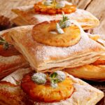 Folhado de abacaxi com coco tudo gostoso