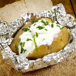 Batata ao forno com cottage e creme de leite tudo gostoso