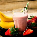 Vitamina banana, iogurte e morango tudo gostoso