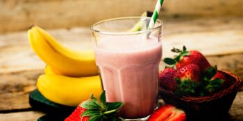 Vitamina banana, iogurte e morango