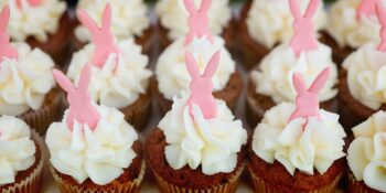 Cupcake de pão de mel com marshmallow