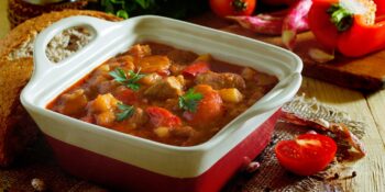 Carne de porco refogada na pressão