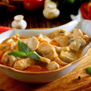Receita de frango ensopado com curry fácil que desmancha na boca