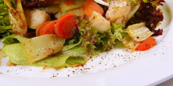 Salada de cenoura, aipo e alface