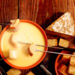 Fondue com queijo brie e camembert
