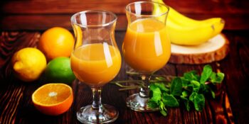 Suco de laranja, limão, hortelã e banana