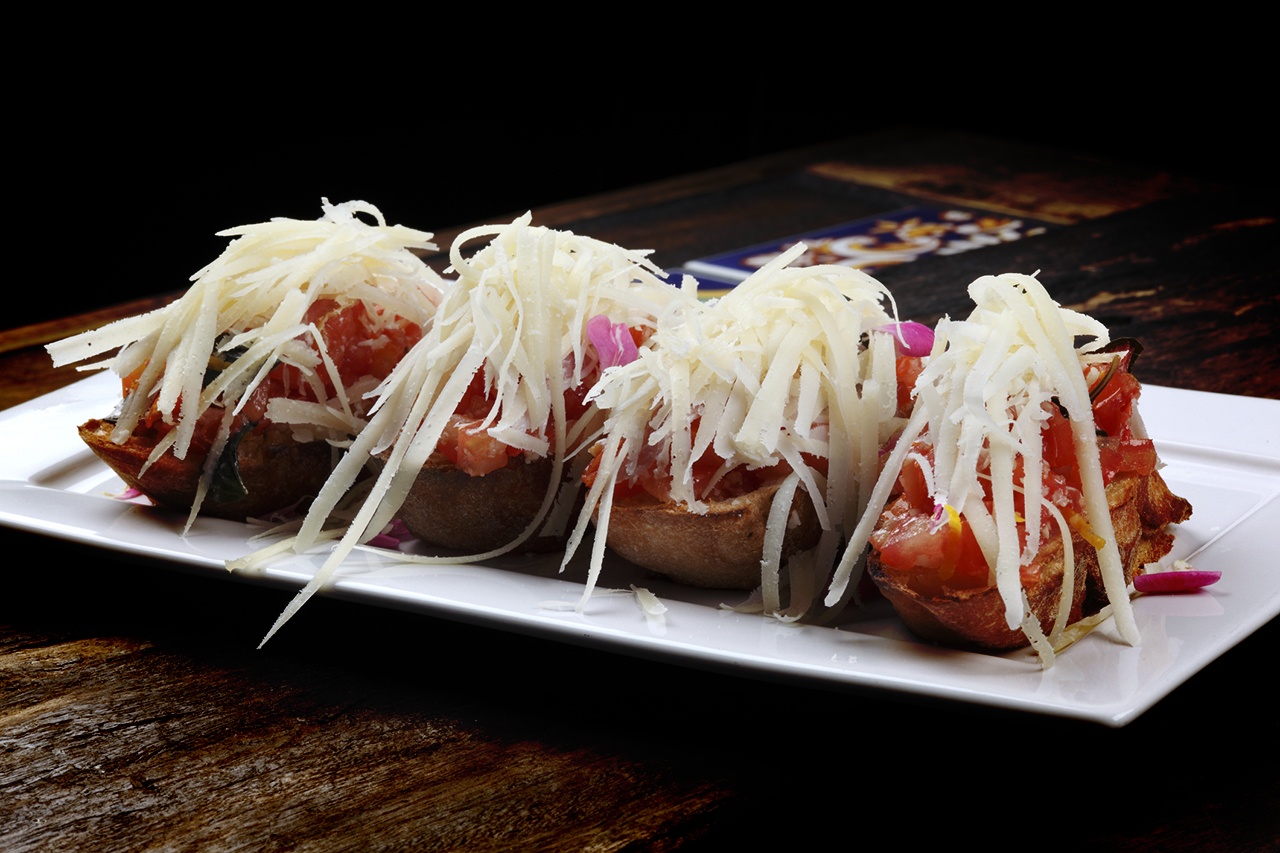 Receita de Bruschetta de tomate e queijo