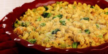 Massa com molho branco gratinado