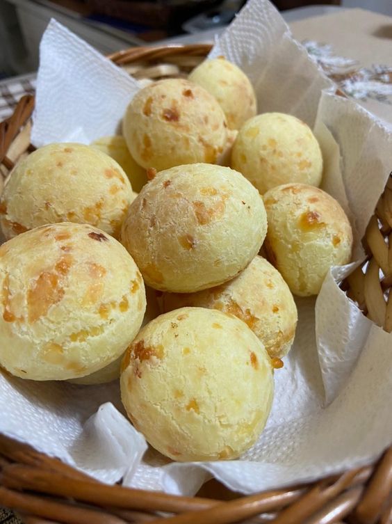 pão de queijo simples e fácil