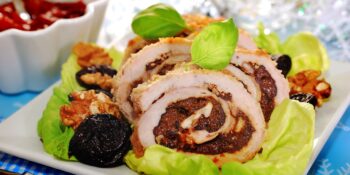 Rocambole de carne de porco, ameixa e nozes