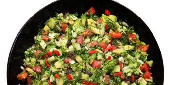 Salada com abacate e brócolis