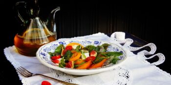 Salada de figo, almeirão e tomate