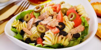 Salada fria de macarrão