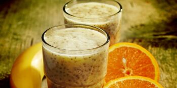 Suco de laranja e banana com chia