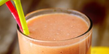 Vitamina de mamão, banana e aveia