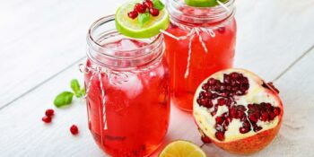 Suco detox de limão com romã e hortelã