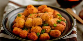 Mini croquete de batata com queijo minas meia cura