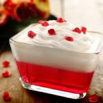 Receita de gelatina cremosa de romã e marshmallow que derrete na boca