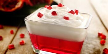 Gelatina cremosa de romã e marshmallow