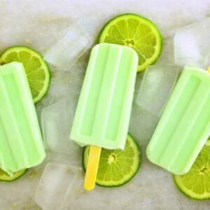 Picolé de limão cremoso para se refrescar no calor deste verão