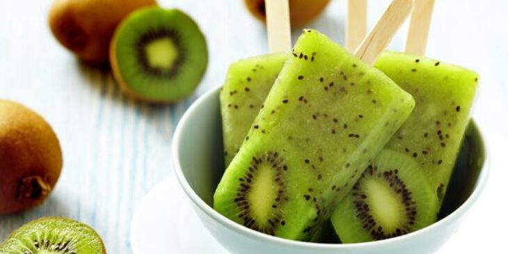 Receita de picolé de kiwi maravilhoso para se refrescar no verão