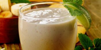 Vitamina de leite de coco e leite de aveia