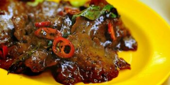 Bife vegano com molho shoyu