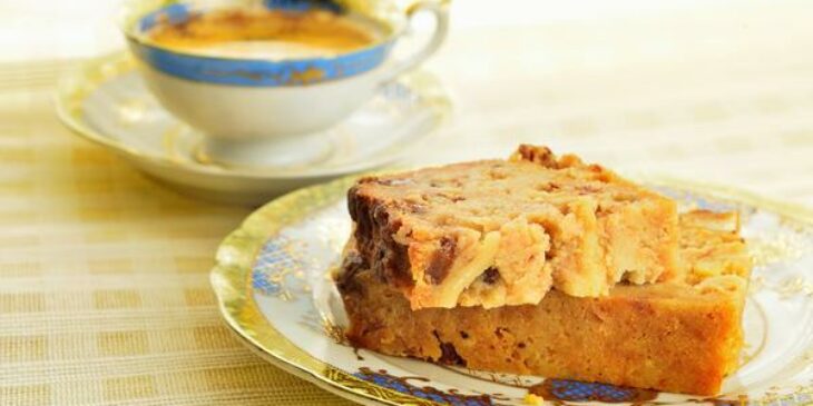 Pudim de pão com nozes e passas: uma sobremesa marcante que desmancha na boca