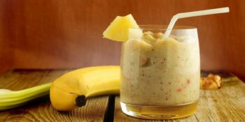 Vitamina de banana, abacaxi e aipo