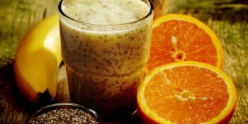Pudim de laranja com banana e chia