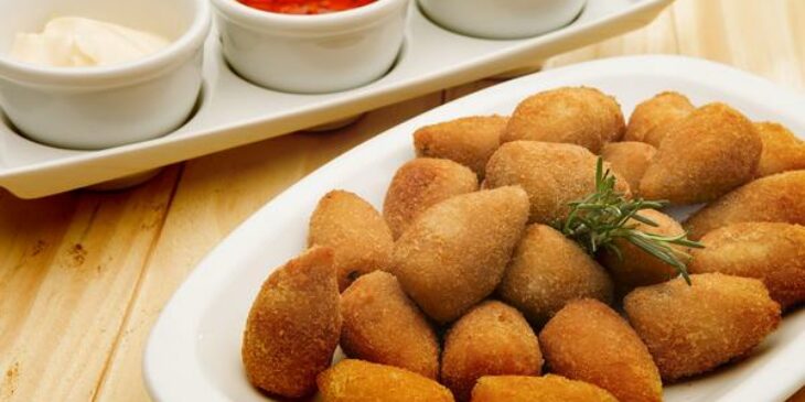 Receita de mini coxinhas de presunto e queijo igual a de padaria