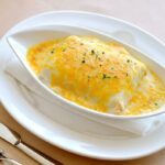 Lasanha ao molho branco e lombo defumado tudo gostoso