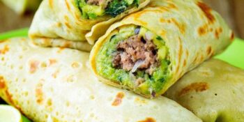 Panqueca recheada com carne moída e guacamole