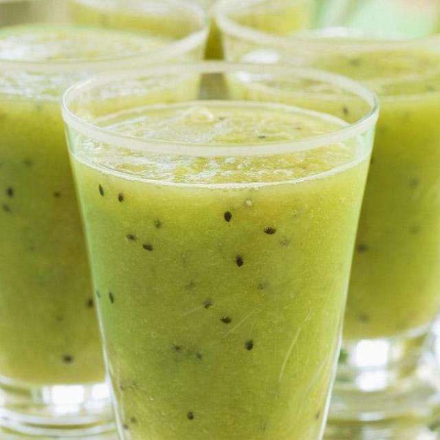 Suco fit com kiwi  liquidificador