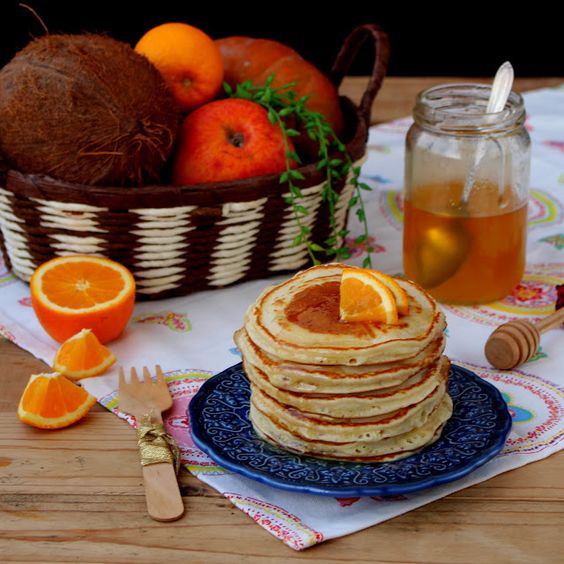 panquecas com mel e frutas fácil demais