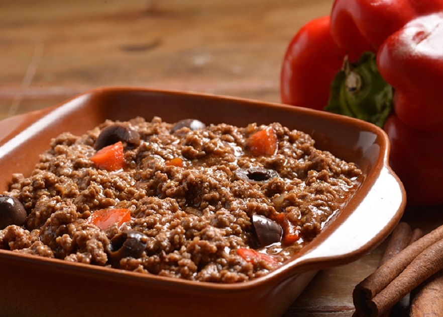 Carne moída com molho de tomate