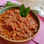 Carne moída com molho de tomate