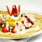 Receita de panqueca com frutas para um lanche mais light