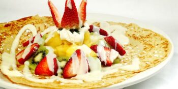 Panqueca com frutas