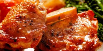 Sobrecoxas de frango ao molho inglês