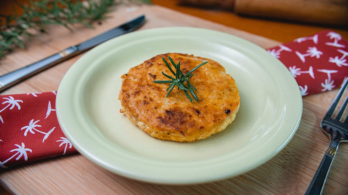 Hambúrguer de frango com batata