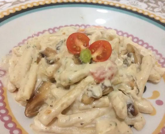 Macarrão com frango e castanha de caju simples e fácil