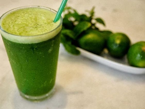 Suco detox de pepino prático simples