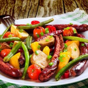 Linguiça frita com legumes: receita para almoço ou janta