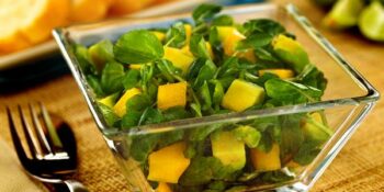 salada de agrião e manga