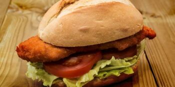 sanduiche de filé de frango à milanesa