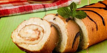 Rocambole com creme de baunilha