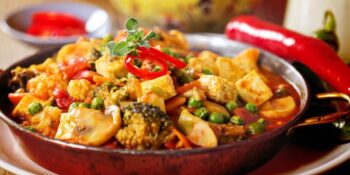 brócolis, cogumelos e tofu ao curry
