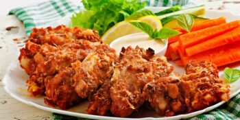 Asa de frango crocante com queijo parmesão